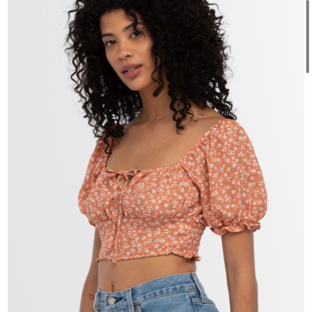 NWT Cropped Off The Should Top Liberty Love Junior Med Floral Print Multi-Color